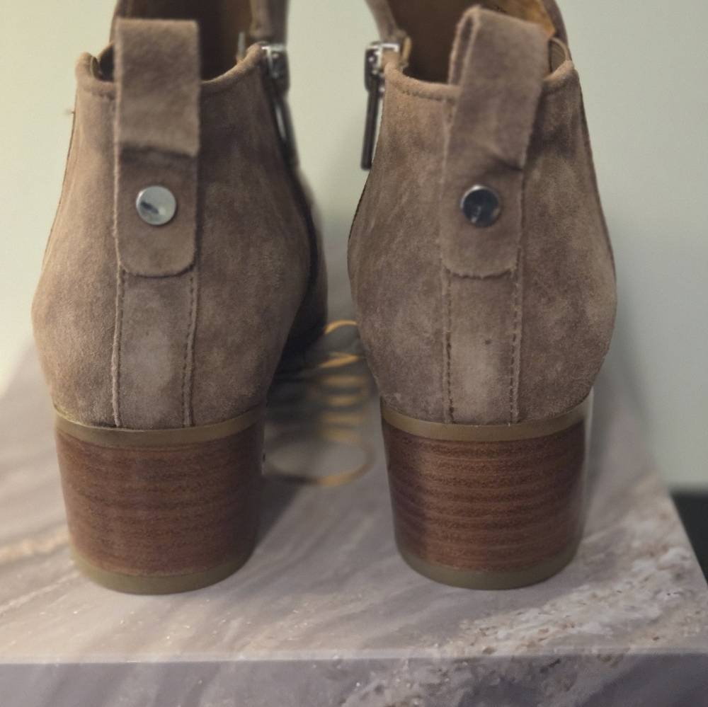 Franco Anna Booties Size 8M